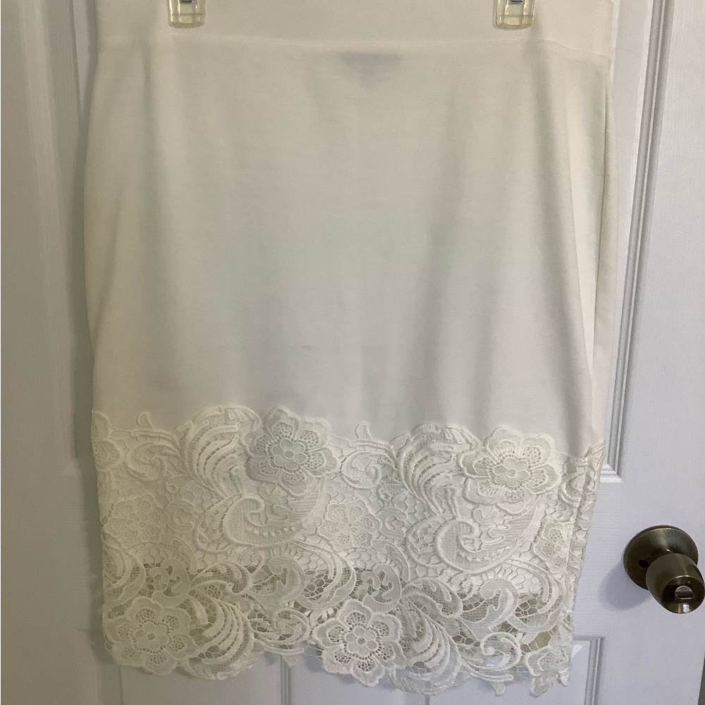 🦋 Winter white skirt by OLIVIA BLU. Wide lace bottom. Size large - Picture 2 of 7